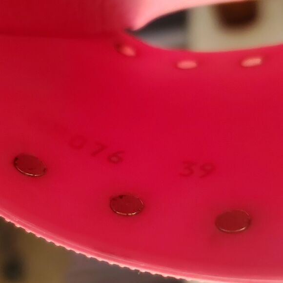 Valentino Garavani Rockstud Pool Slide Sandals Fuschia Pink Gold Stud 39 US 9 - Picture 9 of 13